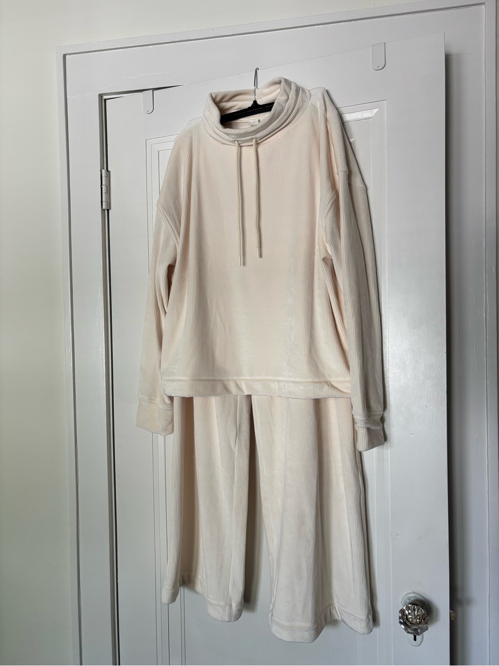 Lou & Grey Cream Ribbed Lounge Set